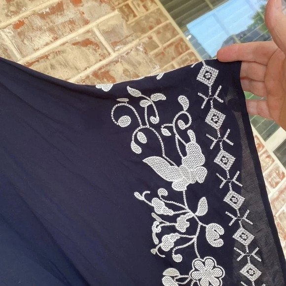 Monoreno Black Oversized Embroidered Boho Handkerchief Sleeve Blouse - Picture 4 of 10